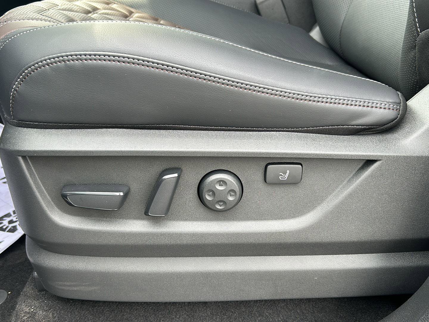 New 2025 Nissan Armada Platinum Reserve image 18