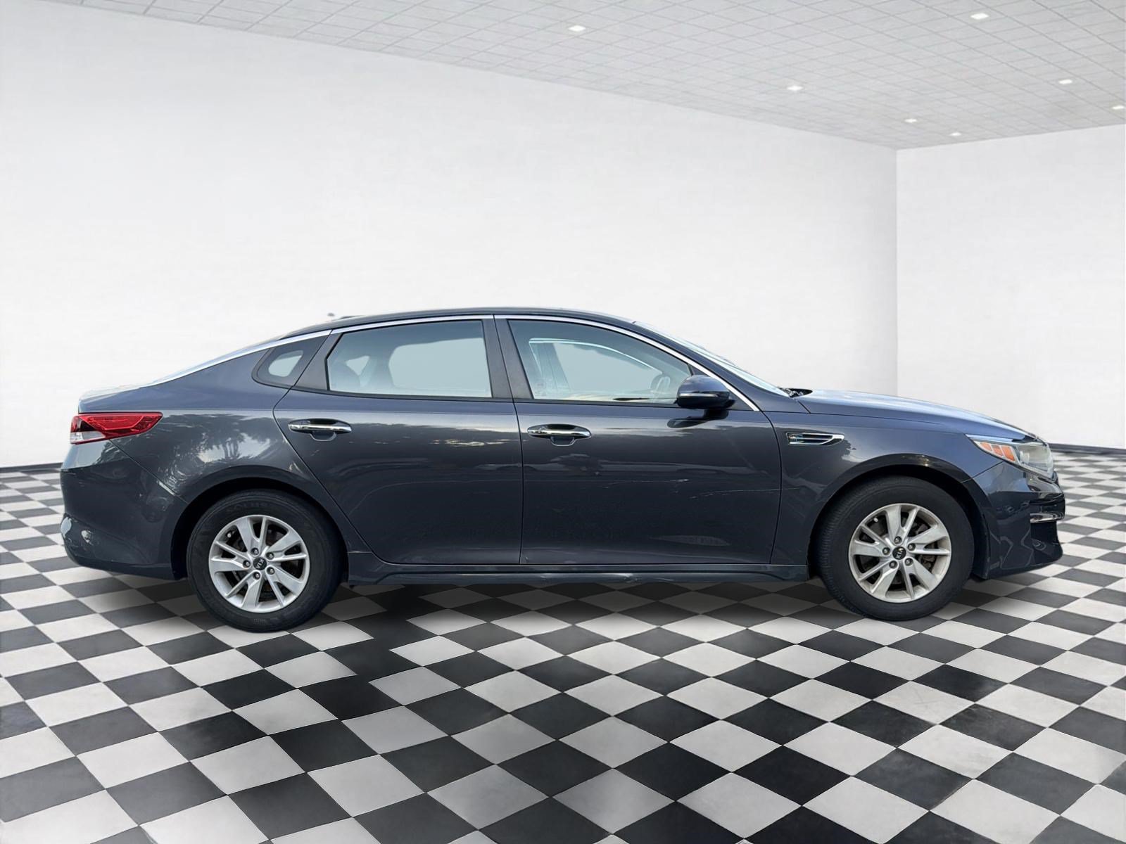 Used 2017 Kia Optima LX FWD image 3