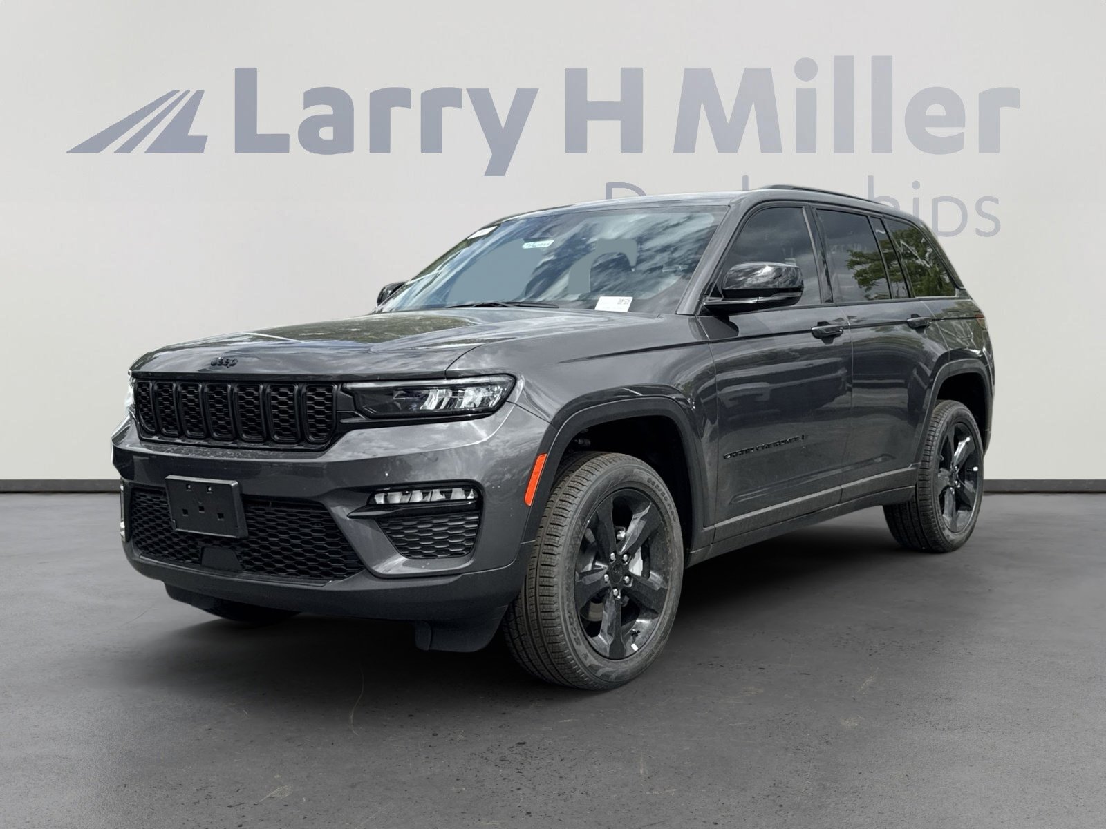 New 2025 Jeep Grand Cherokee Limited w/ Black Appearance Package