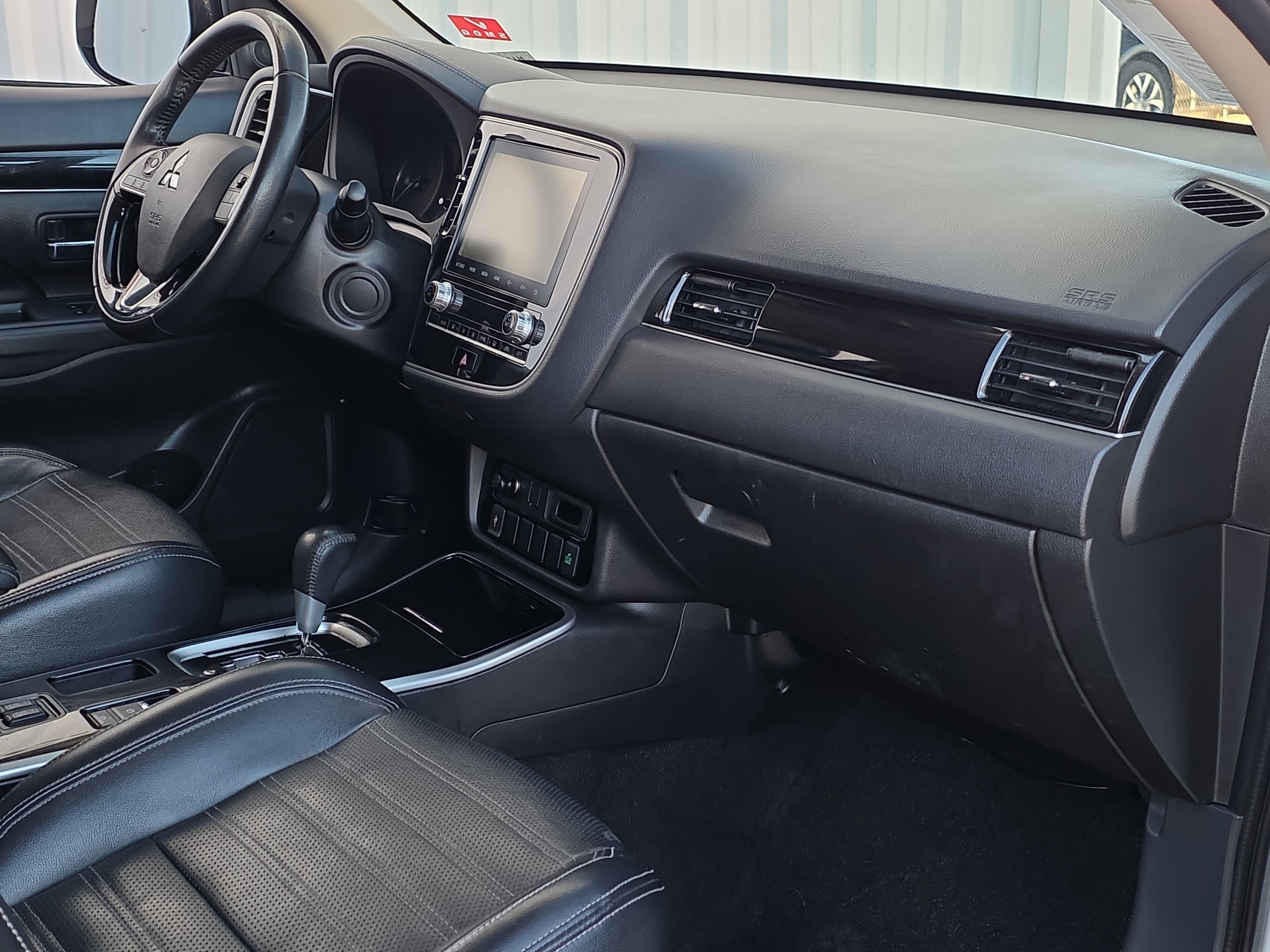 Used 2020 Mitsubishi Outlander SE image 32