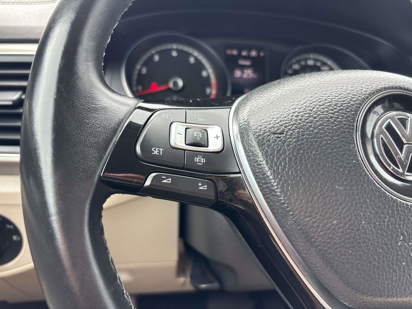 Used 2019 Volkswagen Atlas SE w/ Towing Package image 21