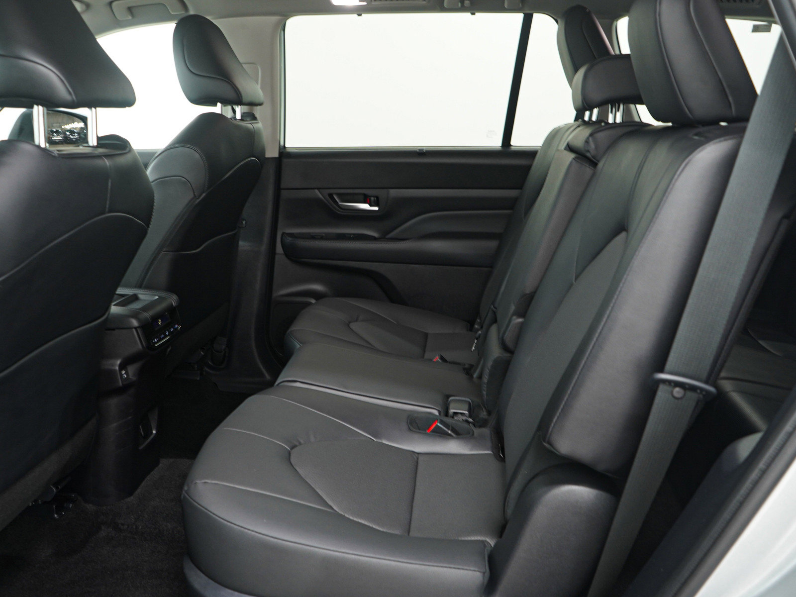 Used 2025 Toyota Grand Highlander XLE image 17