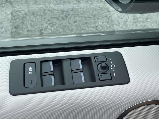 Used 2025 Land Rover Discovery Dynamic SE AWD/4WD image 26