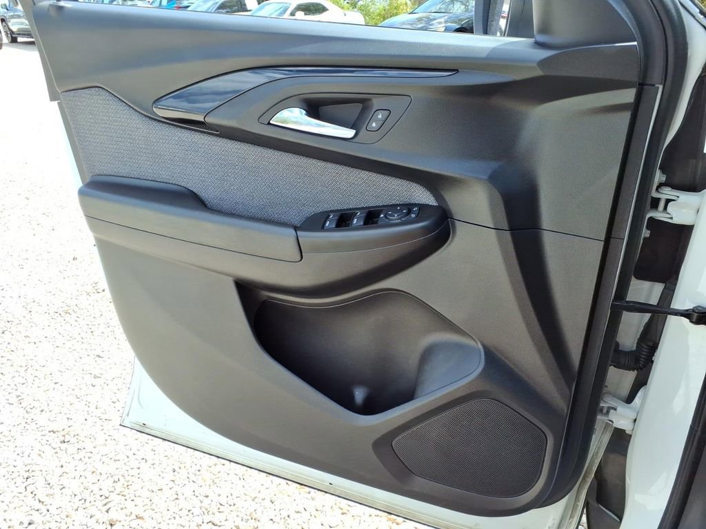 Used 2023 Chevrolet TrailBlazer LT FWD image 27