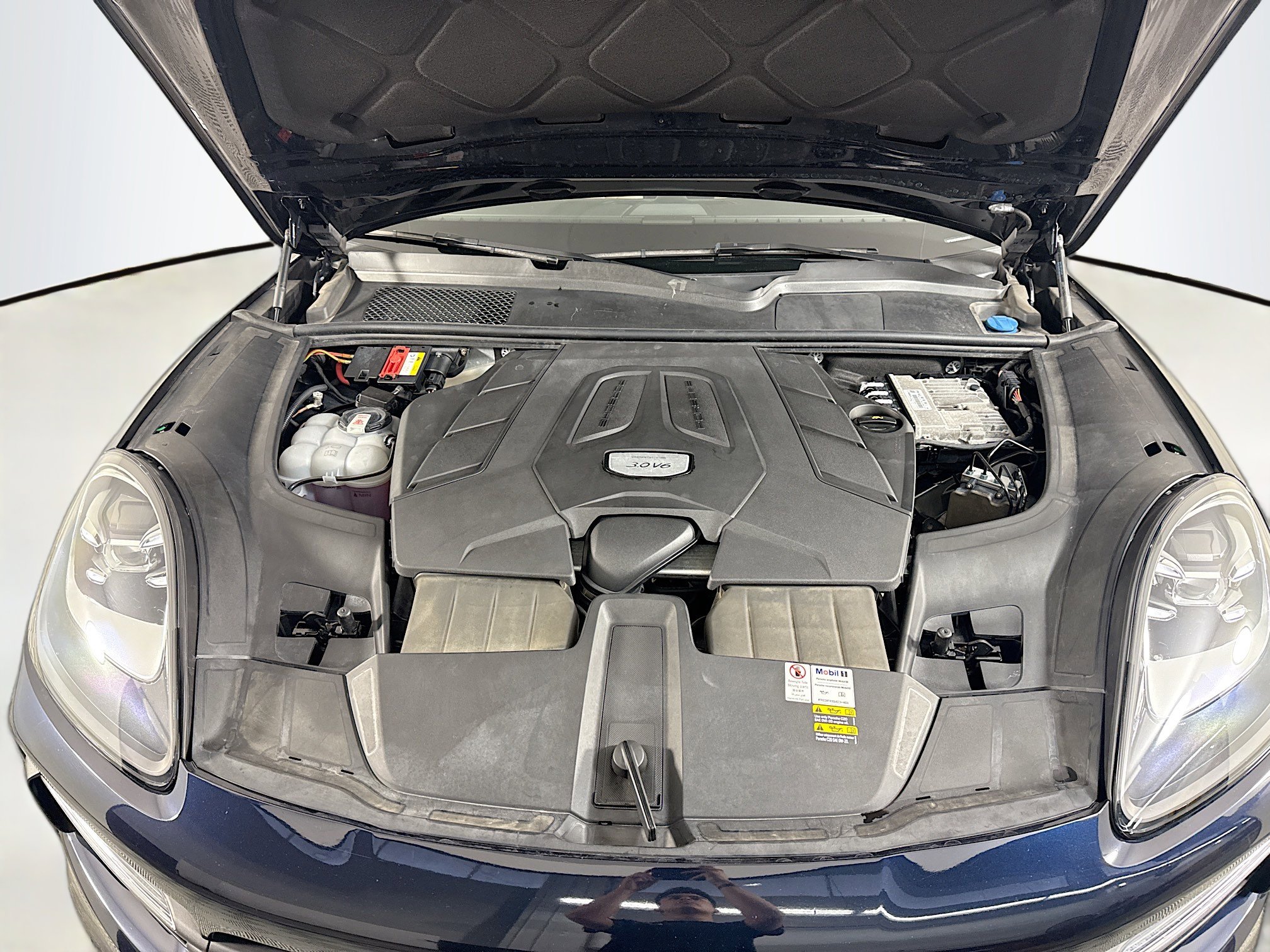 Used 2021 Porsche Cayenne image 38