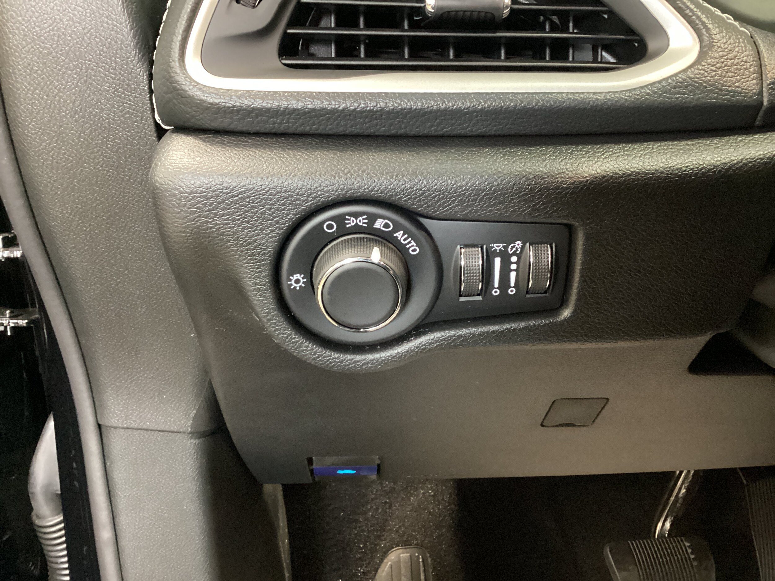 New 2027 Chrysler Pacifica Limited AWD/4WD image 21