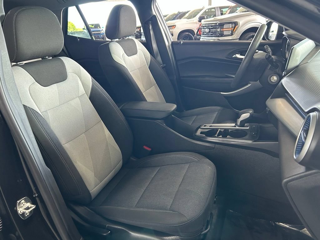 Used 2025 Chevrolet Trax LS FWD image 14