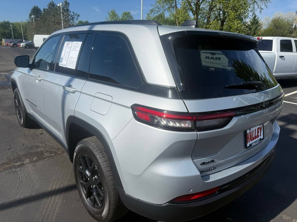 Certified 2024 Jeep Grand Cherokee Altitude AWD/4WD image 4
