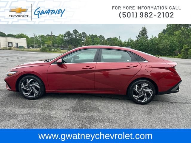 Used 2025 Hyundai Elantra SEL FWD image 8
