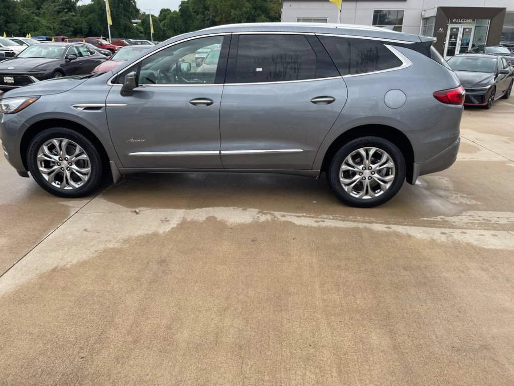 Used 2021 Buick Enclave Avenir w/ Avenir Technology Package AWD/4WD image 9
