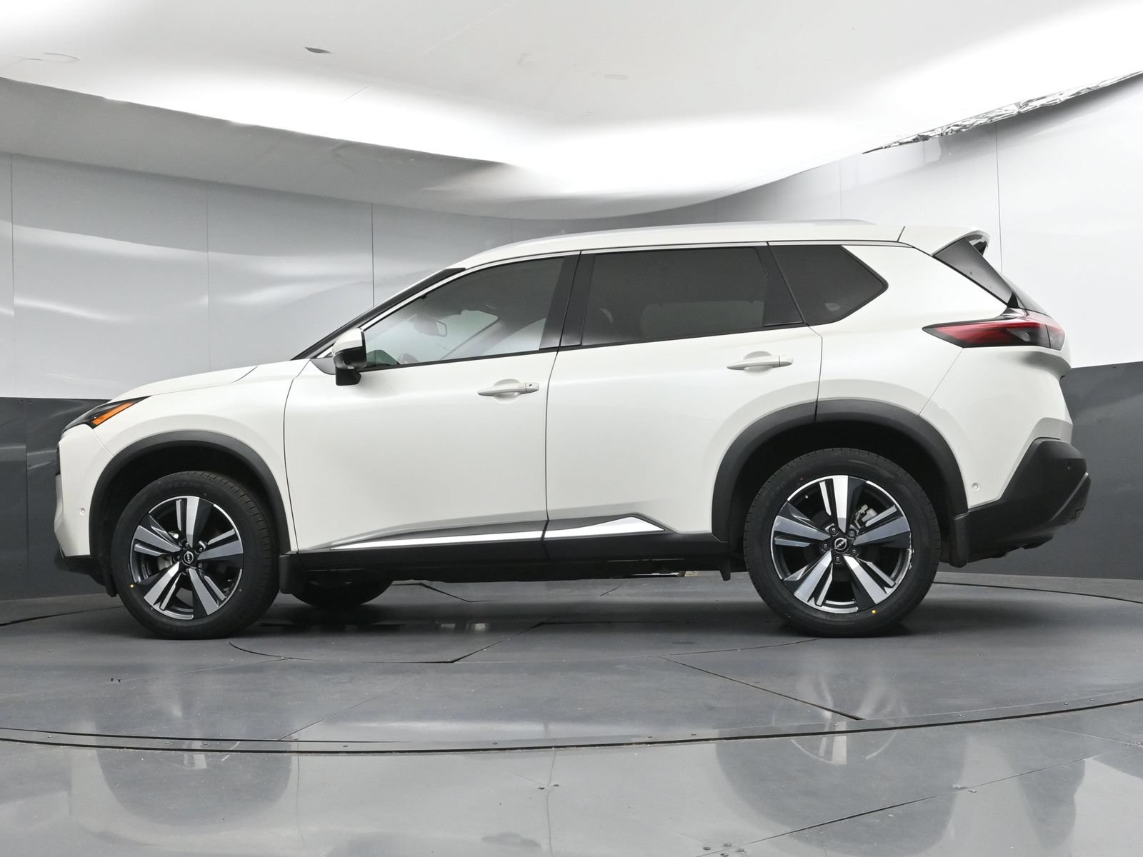 Certified 2023 Nissan Rogue SL w/ SL Premium Package AWD/4WD image 32
