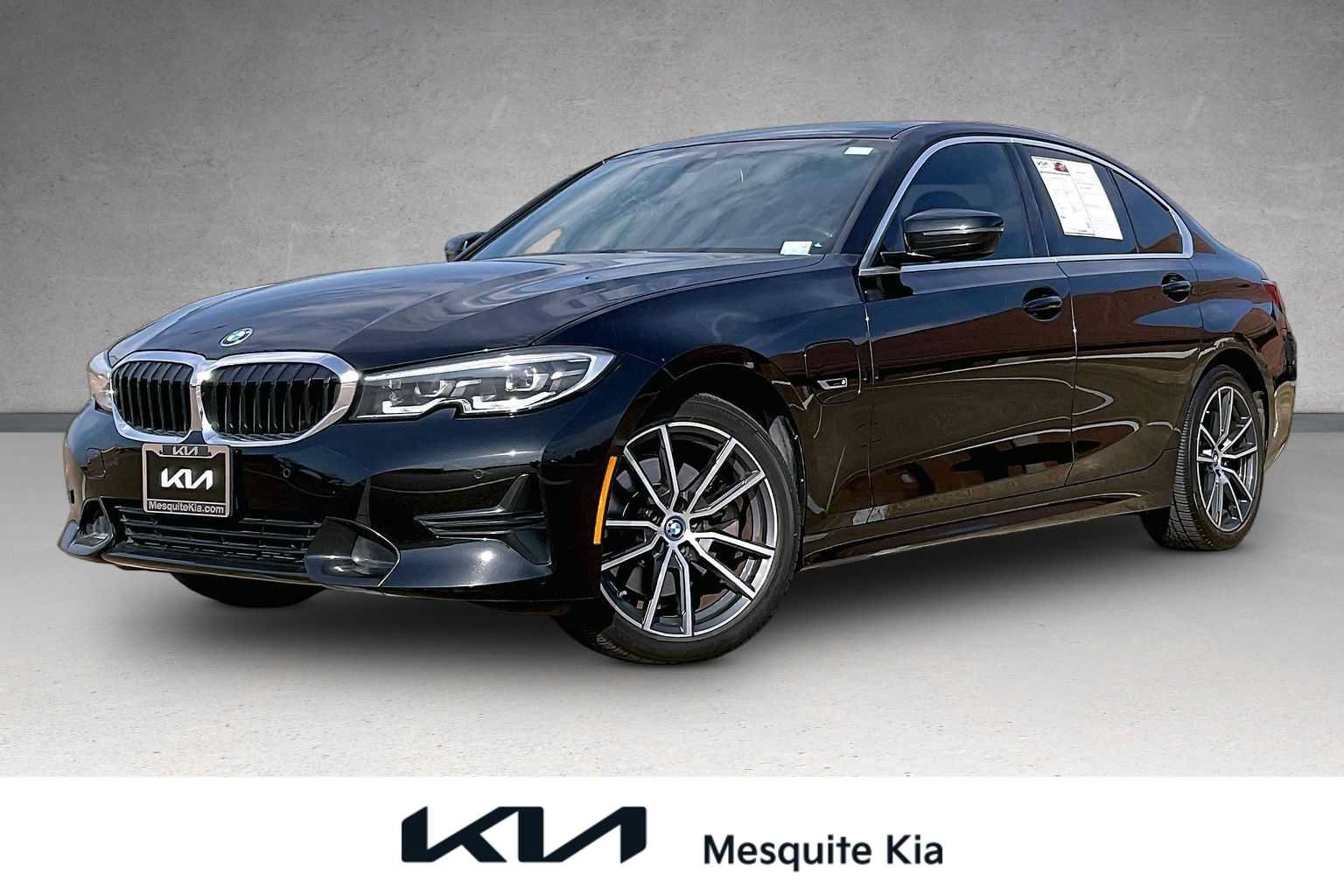 Used 2022 BMW 330e xDrive AWD/4WD image 1