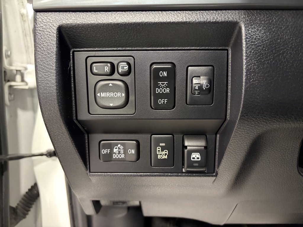 Used 2017 Toyota Tundra Platinum image 14