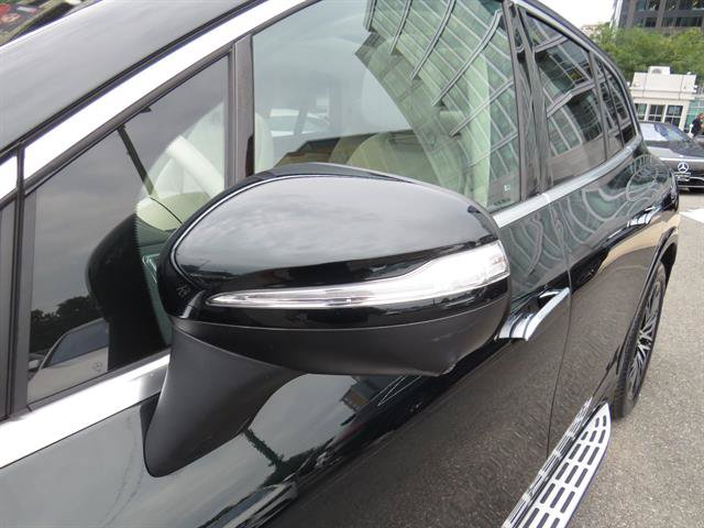Certified 2023 Mercedes-Benz EQS 580 4MATIC SUV w/ Exclusive Trim Package image 29