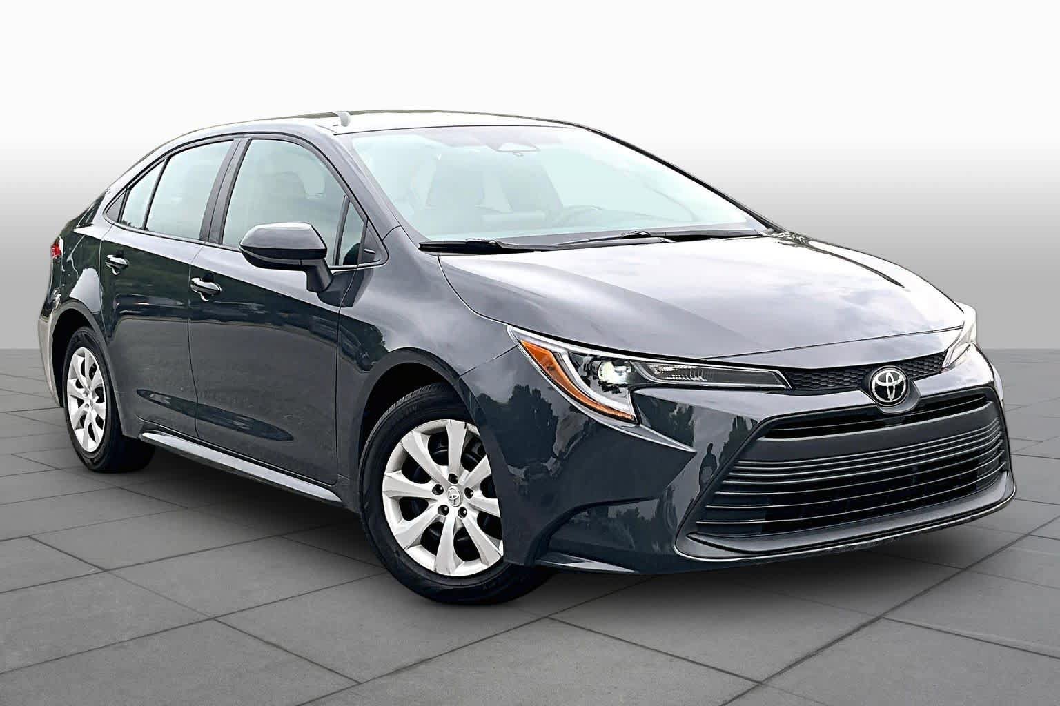 Used 2023 Toyota Corolla LE FWD image 3