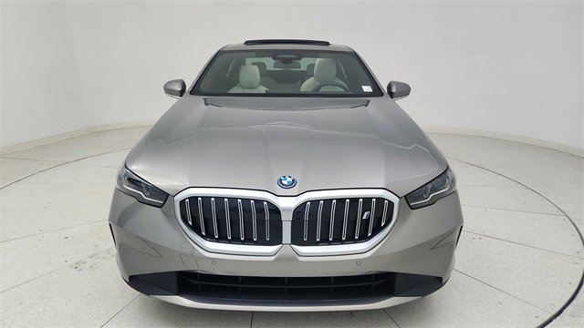 Used 2025 BMW i5 xDrive40 image 2