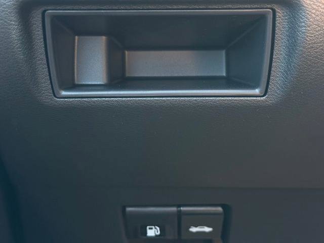 New 2025 Nissan Versa SR w/ Trunk Package FWD image 24