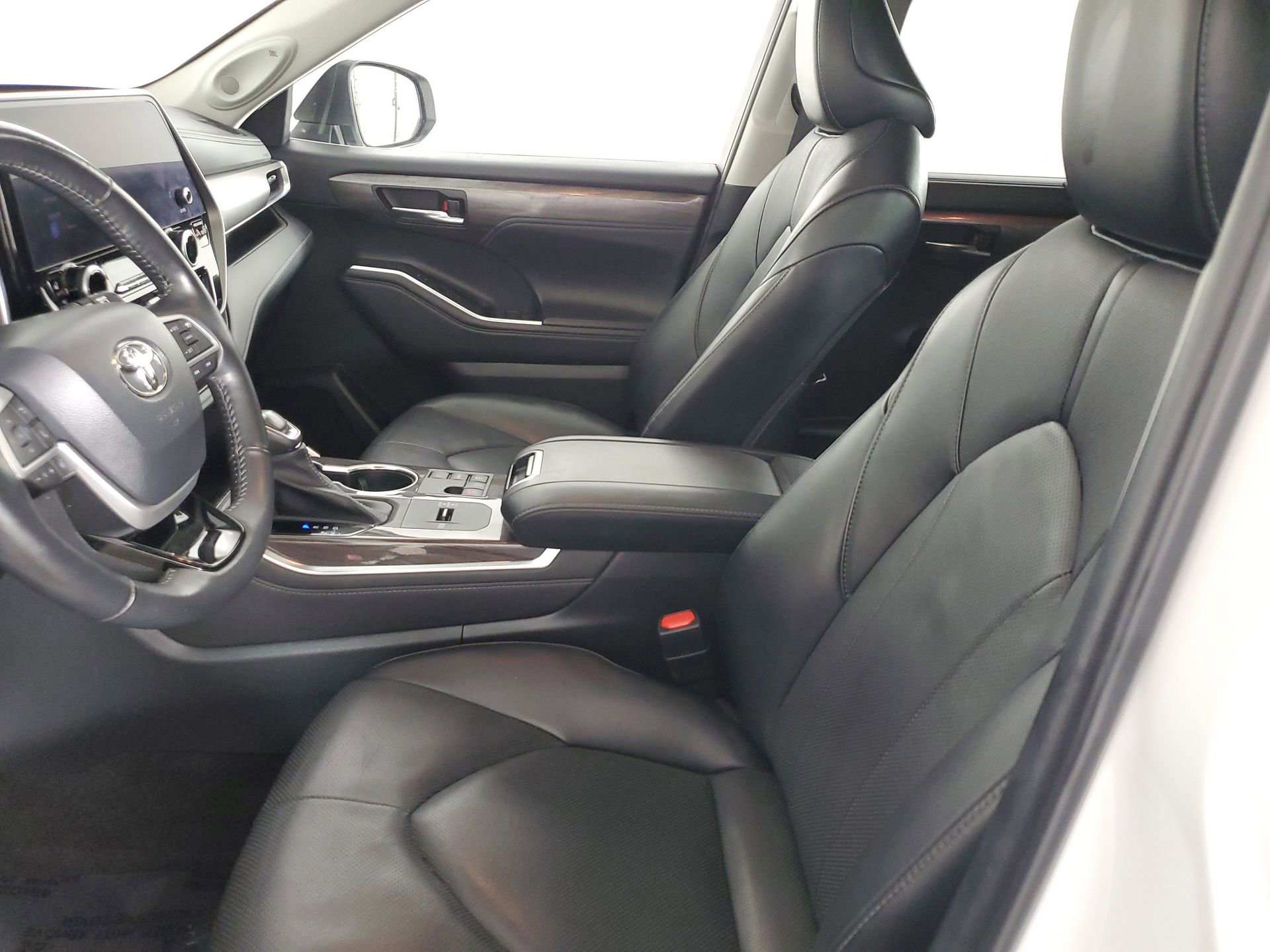 Used 2023 Toyota Highlander Limited image 28