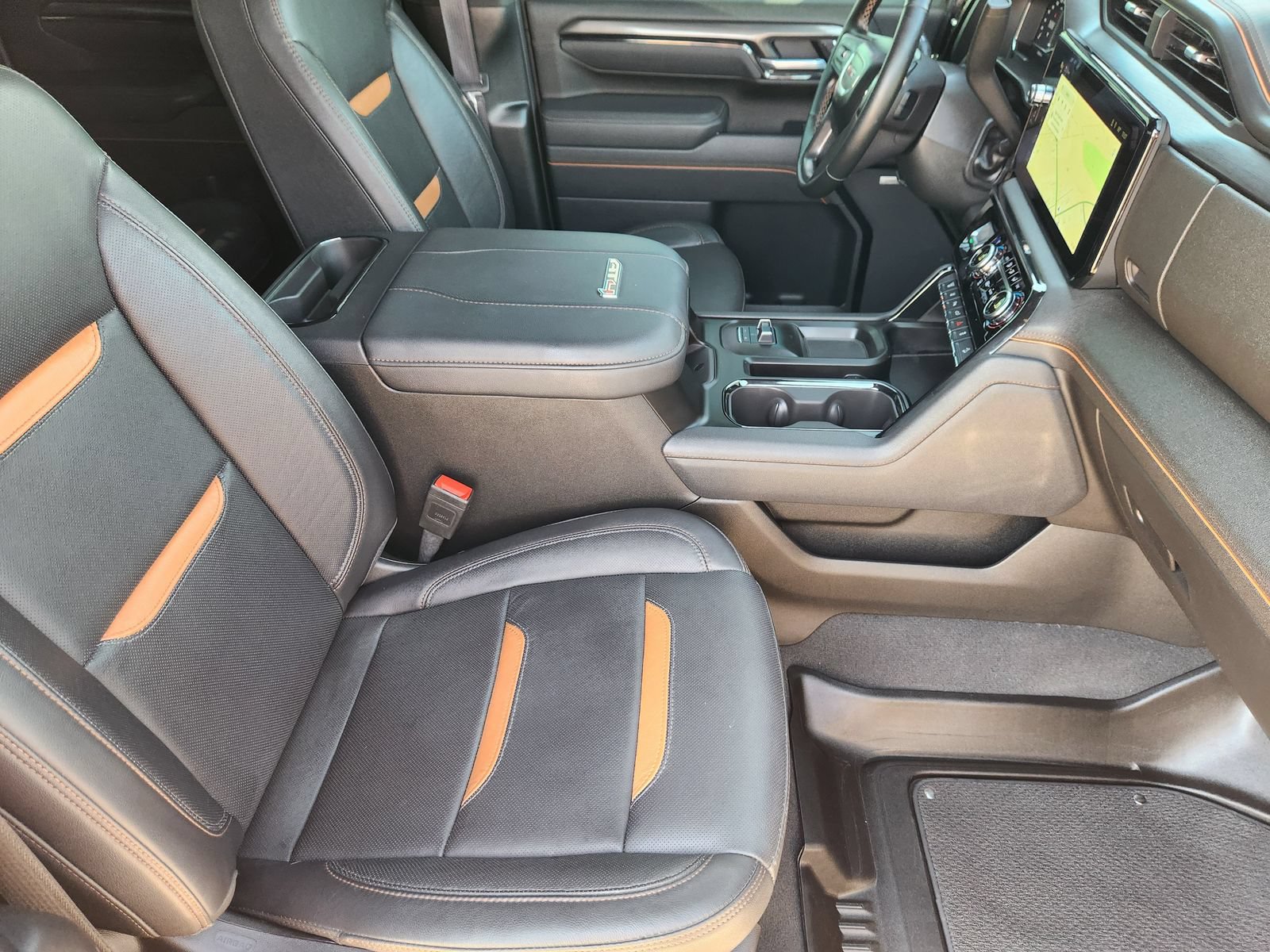 Used 2025 GMC Sierra 2500 AT4 w/ AT4 Premium Plus Package AWD/4WD image 17