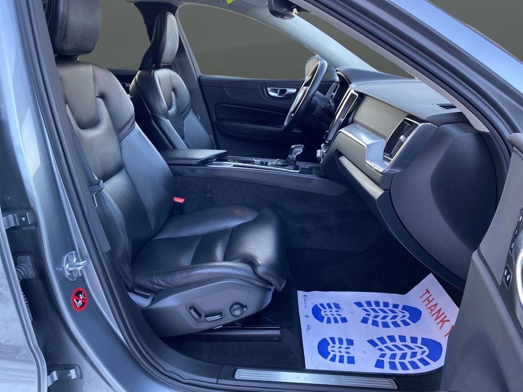 Used 2019 Volvo XC60 T5 Momentum w/ Premium Package image 40
