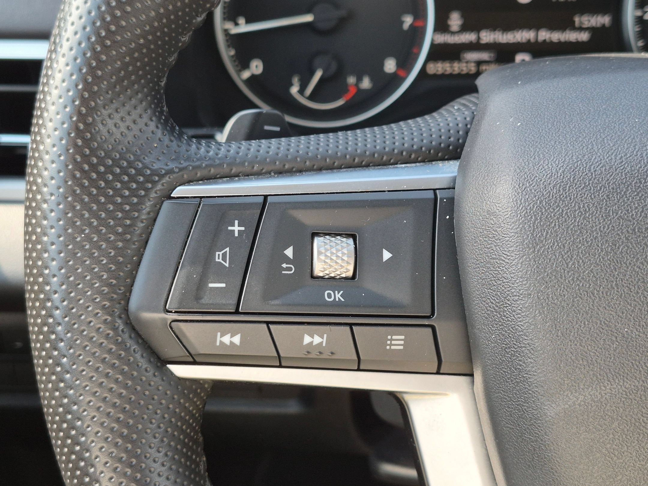Used 2025 Mitsubishi Outlander AWD image 19