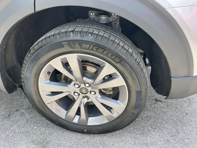 Used 2024 Ford Explorer XLT w/ Equipment Group 202A AWD/4WD image 13