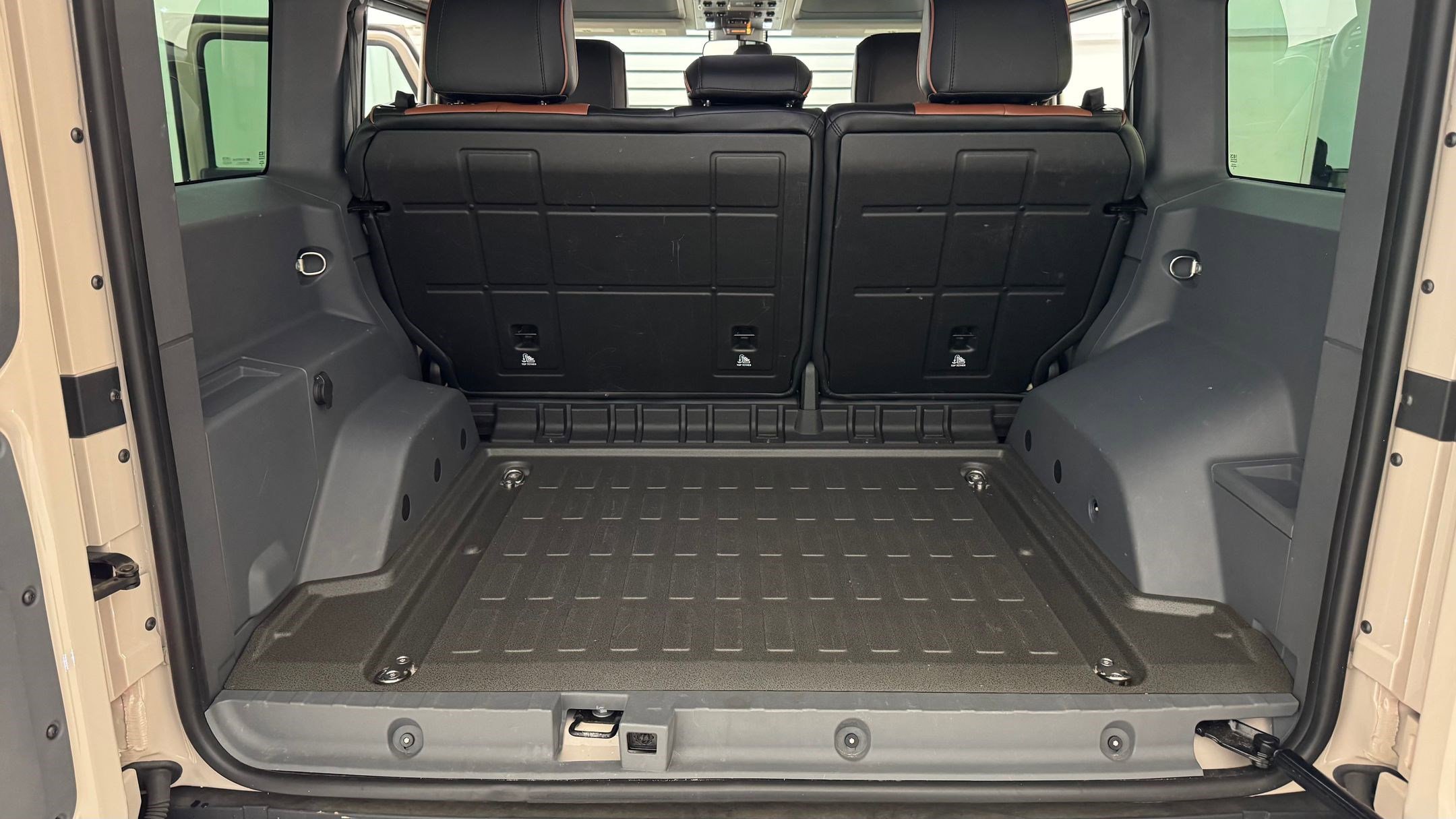 Used 2024 INEOS Grenadier Fieldmaster Edition image 22