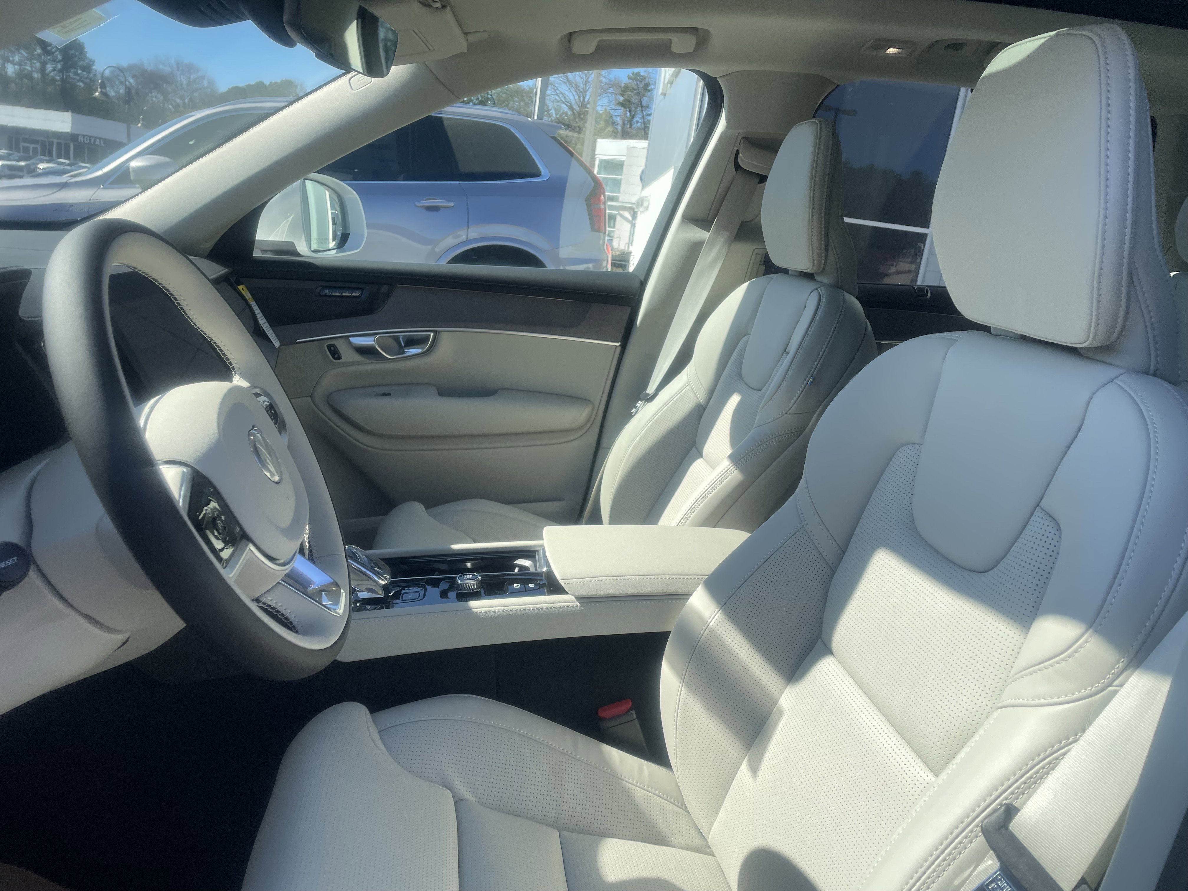 New 2026 Volvo XC90 B6 Ultra w/ Protection Package image 13