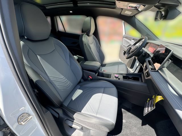 New 2026 Volkswagen Tiguan SE R-Line FWD image 26