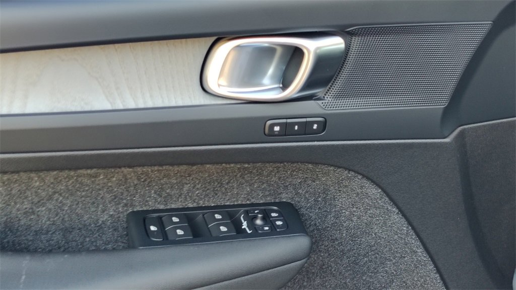New 2026 Volvo XC40 B5 Plus w/ Climate Package image 8
