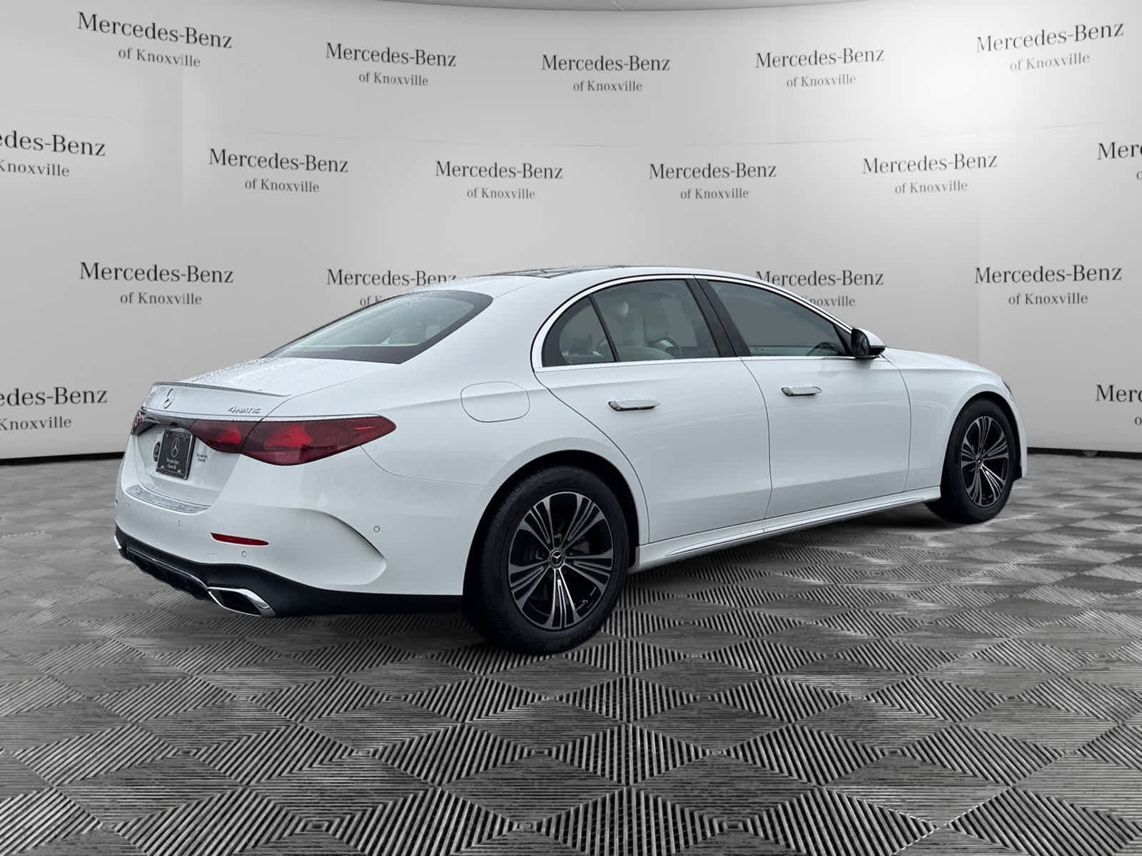 Used 2026 Mercedes-Benz E 350 4MATIC Sedan image 5