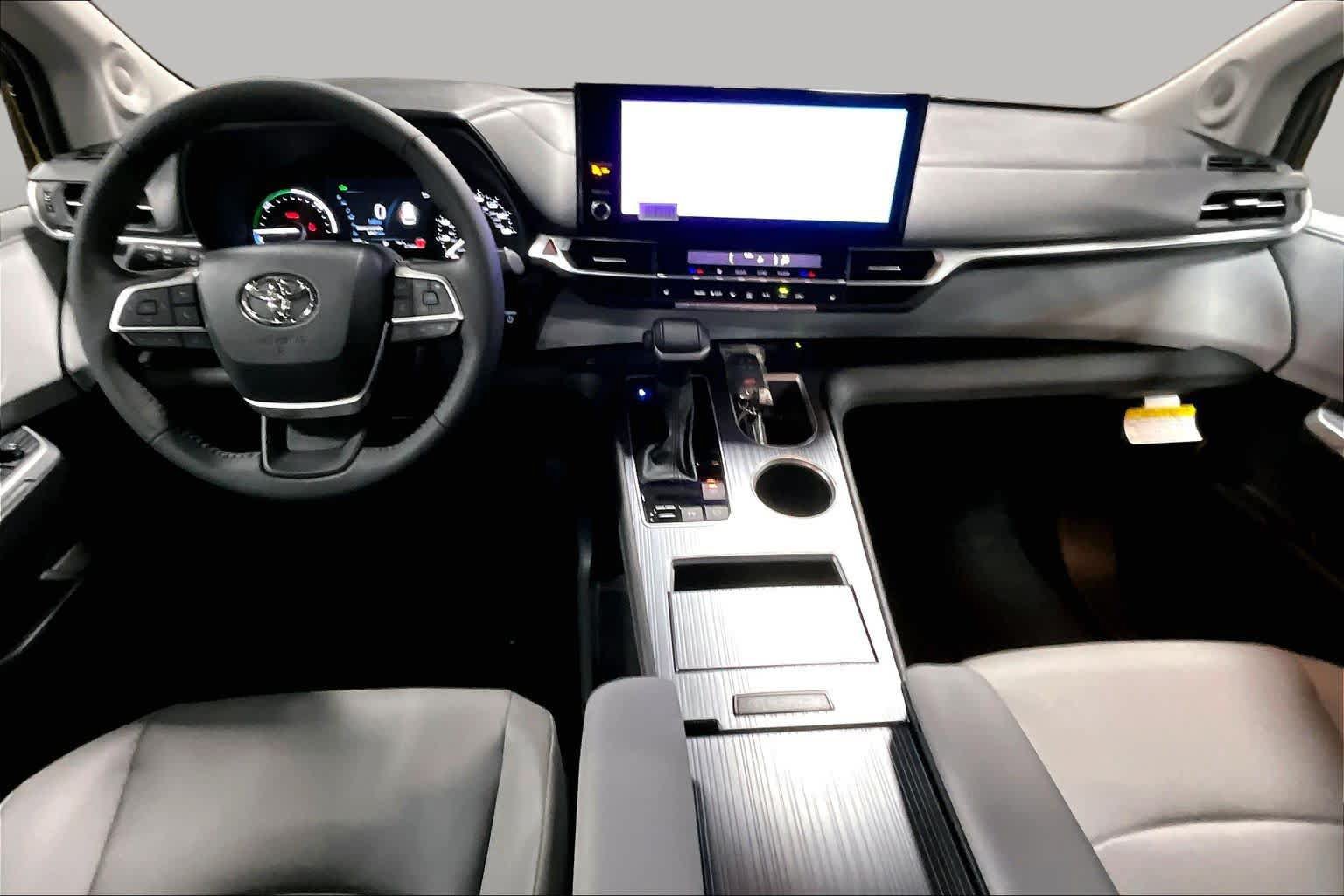 New 2026 Toyota Sienna XLE AWD/4WD image 5