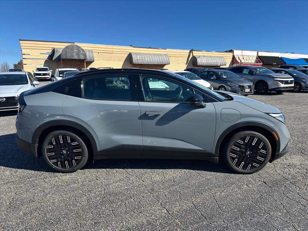 New 2026 Nissan Leaf Platinum+ w/ Cargo Package (Platinum+) FWD image 2