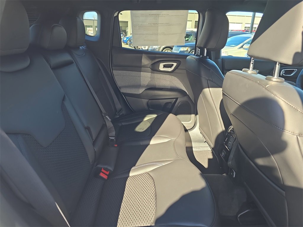 New 2026 Jeep Compass Latitude image 11