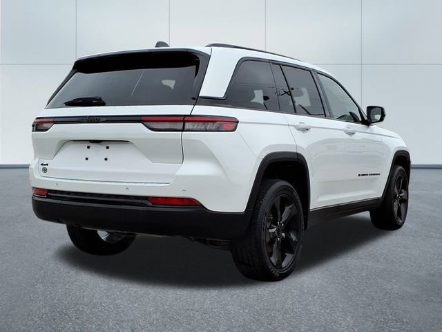 Used 2023 Jeep Grand Cherokee Altitude image 25