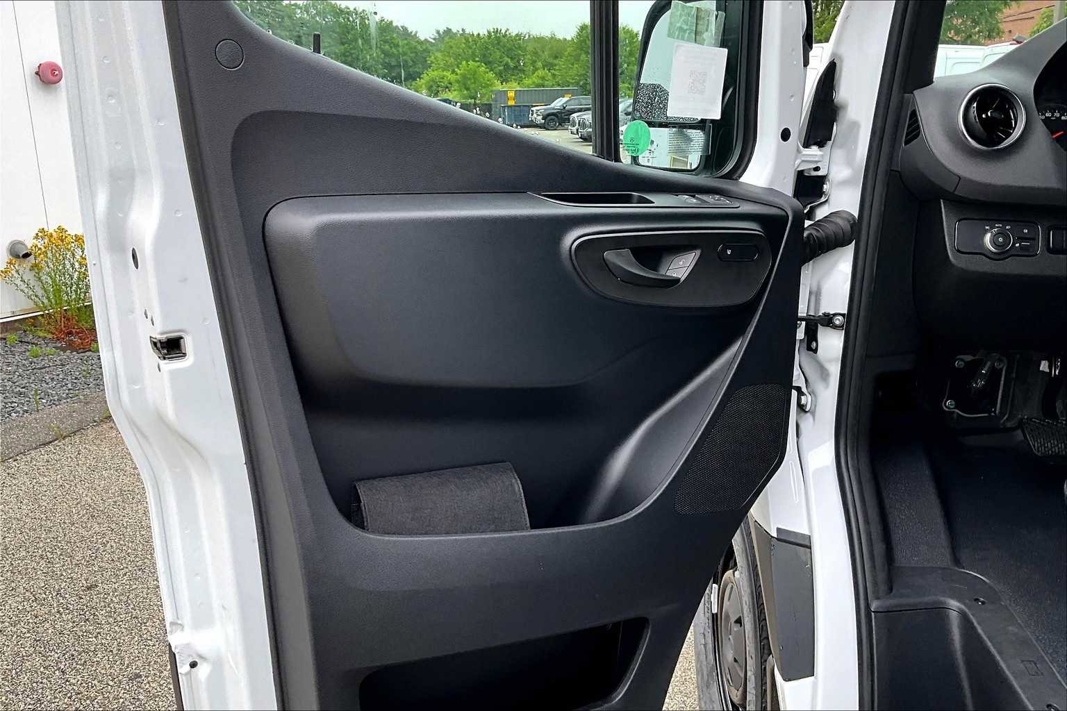 New 2025 Mercedes-Benz Sprinter 2500 image 12
