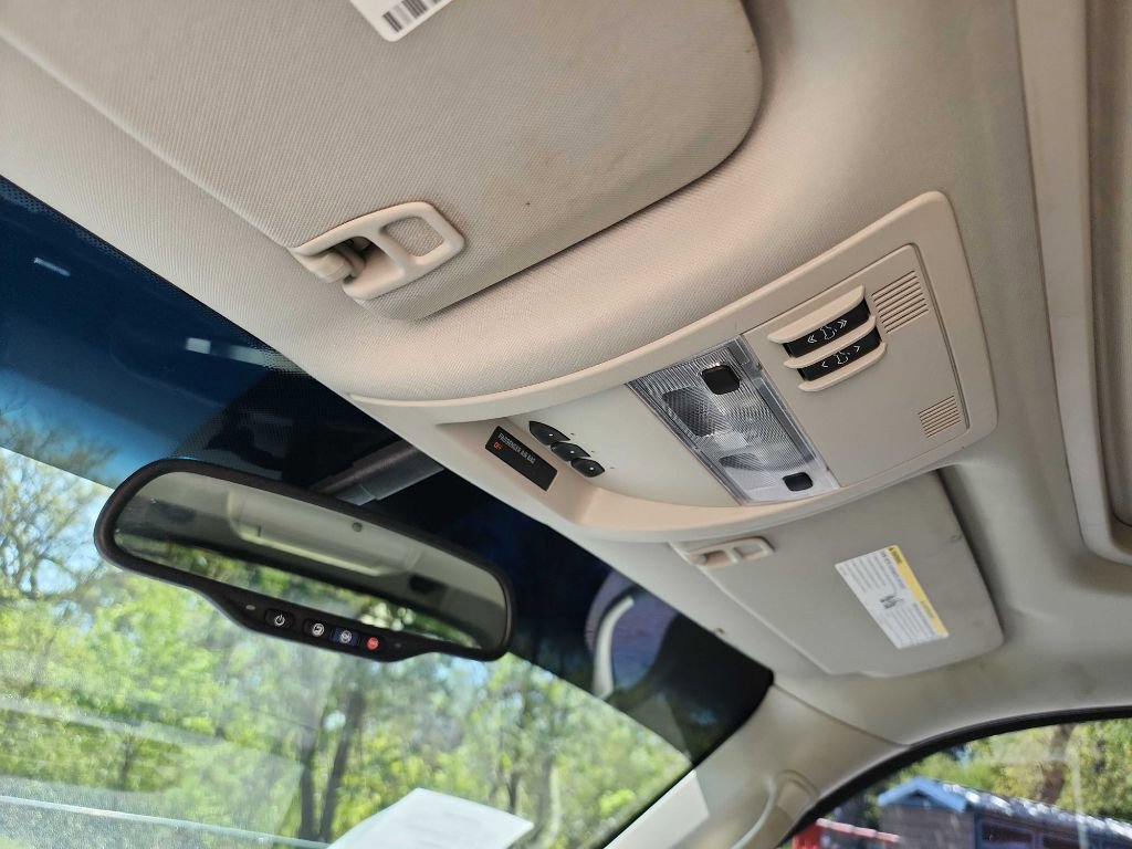 Used 2013 Chevrolet Avalanche LTZ image 24