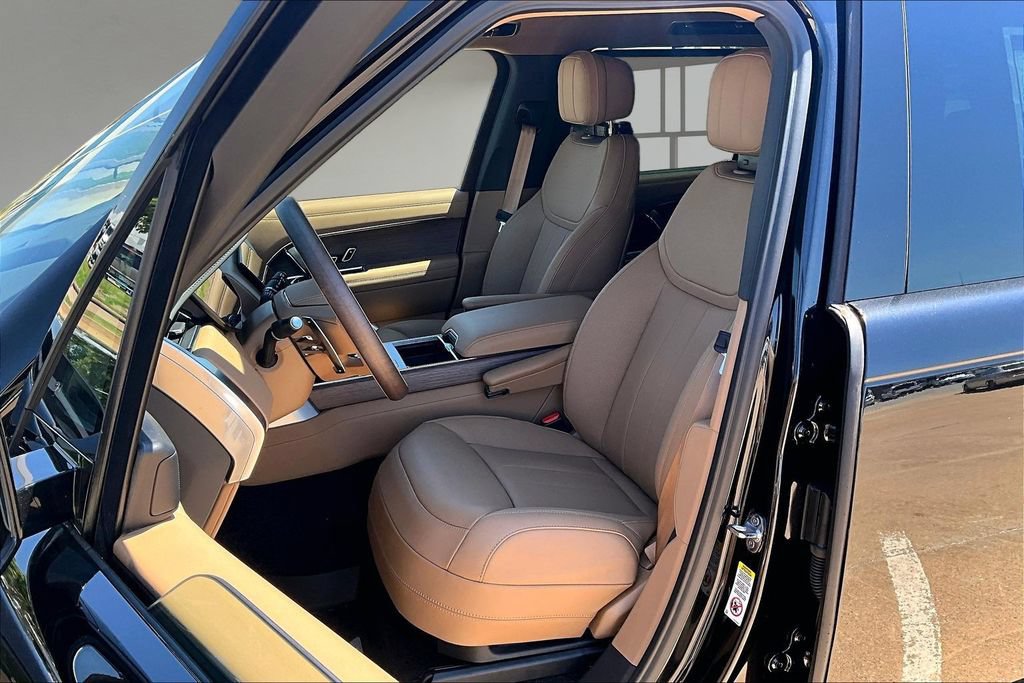 New 2026 Land Rover Range Rover Long Wheelbase SE AWD/4WD image 9