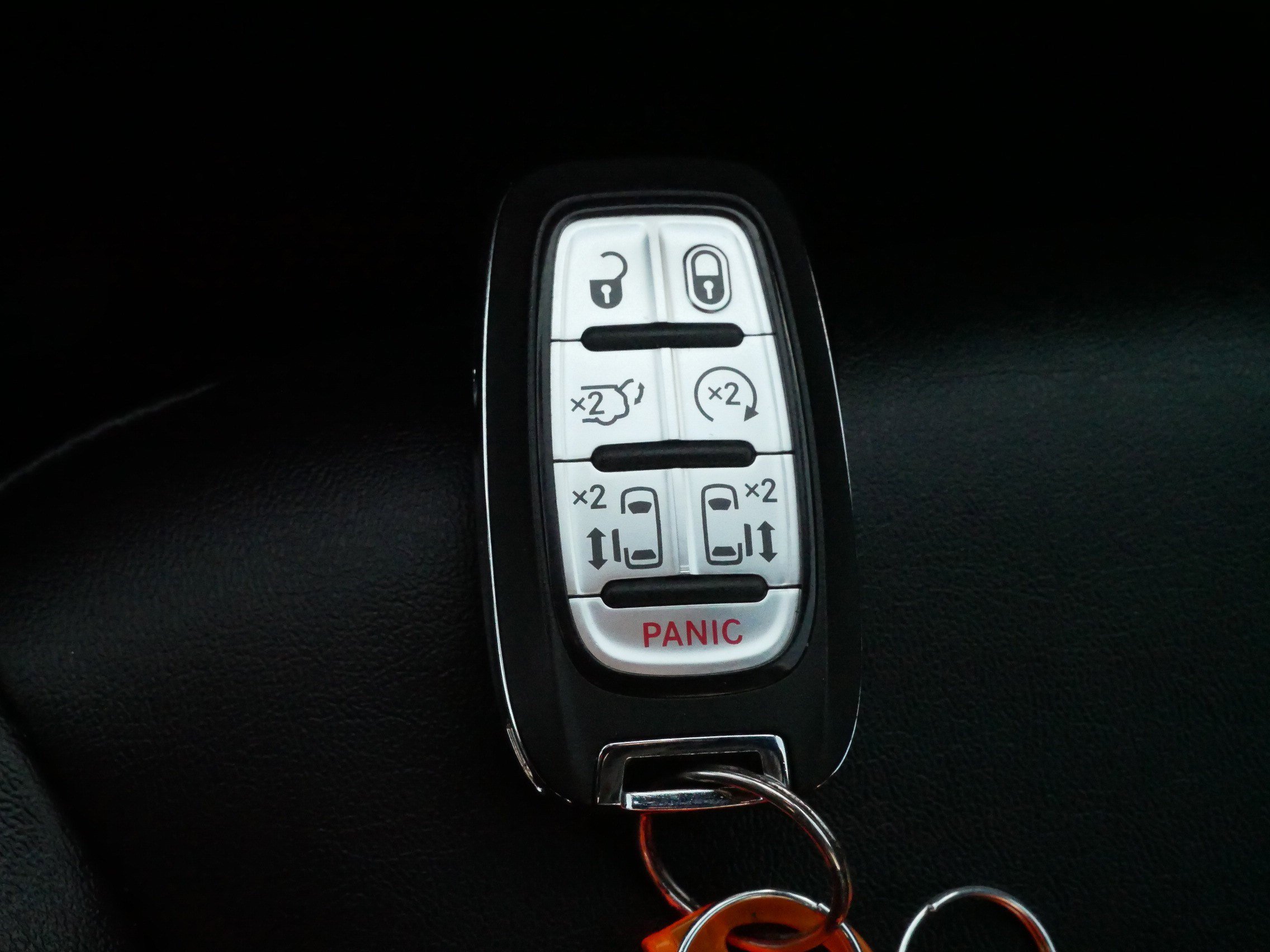 Used 2025 Chrysler Pacifica Select w/ Uconnect Theater Family Group image 31