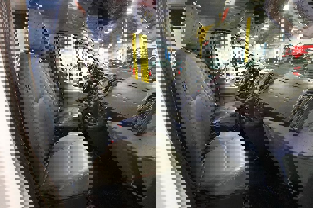 Used 2019 Ford Transit 250 130 Low Roof image 21