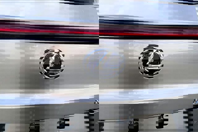 Used 2019 Lexus UX 250h w/ Premium Package image 31