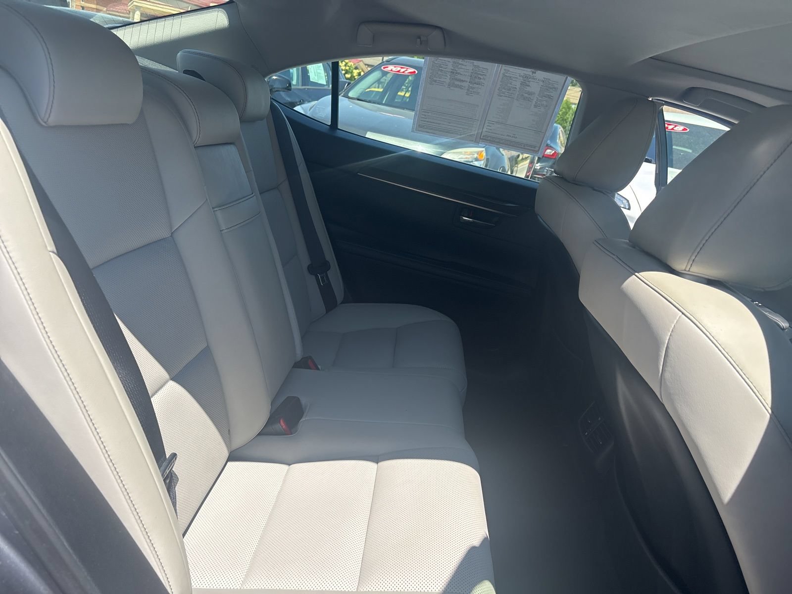 Used 2015 Lexus ES 350 w/ Premium Package FWD image 18