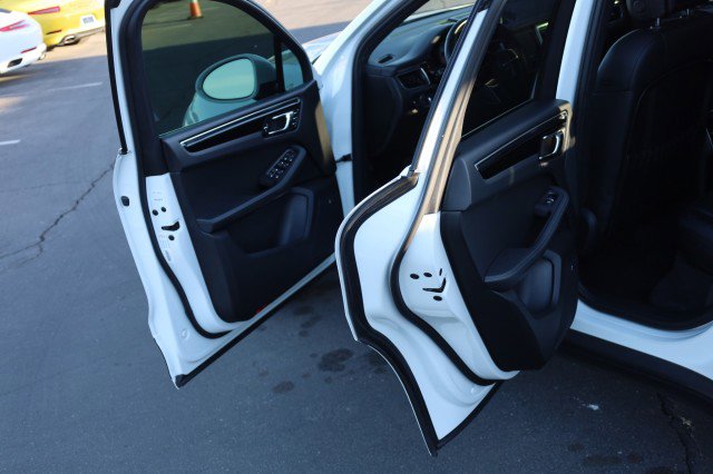 Used 2016 Porsche Macan S image 21