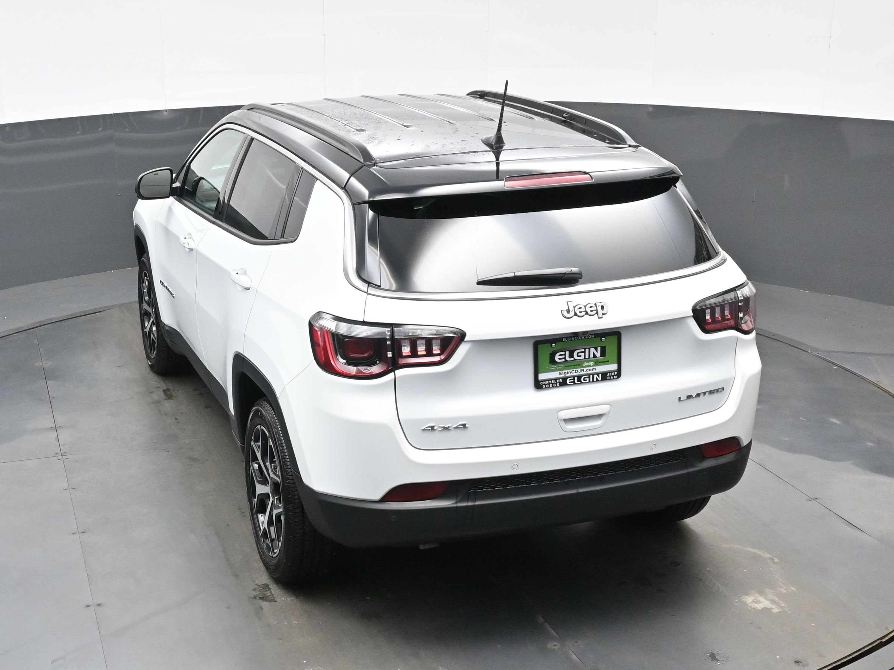 Used 2025 Jeep Compass Limited image 35