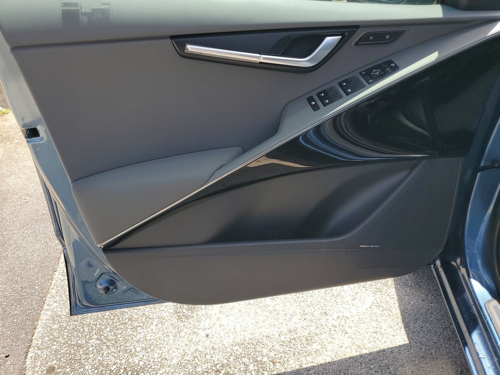 New 2026 Kia Niro FWD image 8
