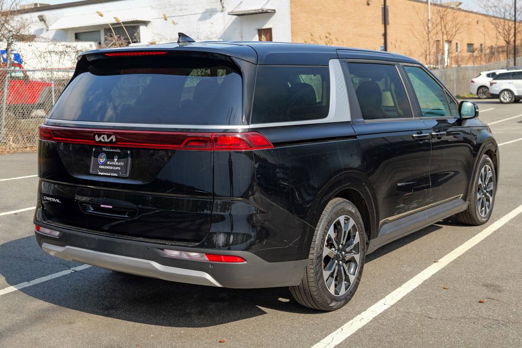 Used 2024 Kia Carnival EX image 7