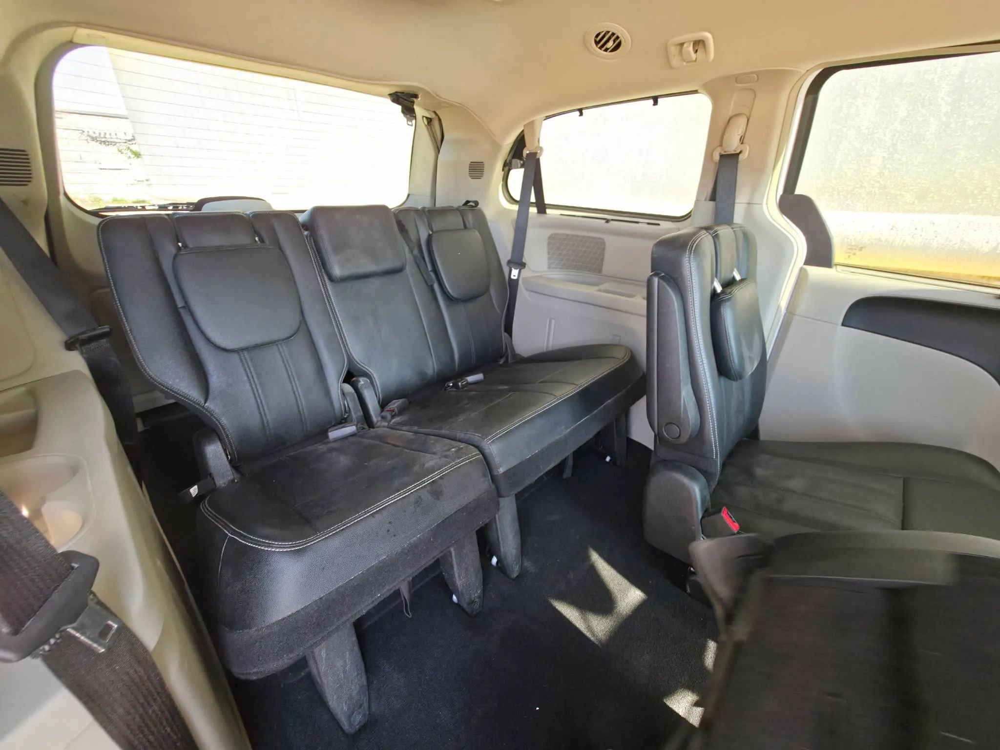 Used 2014 Chrysler Town & Country Touring-L w/ Driver Convenience Group FWD image 14
