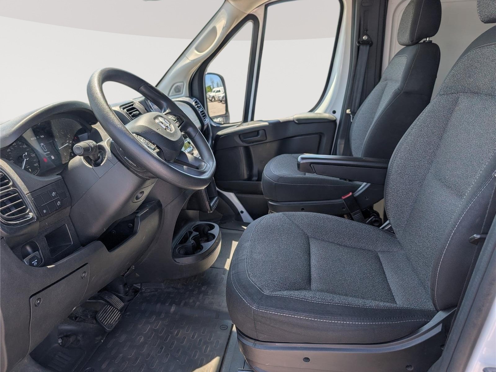 Used 2024 RAM ProMaster 2500 w/ Convenience Group FWD image 14