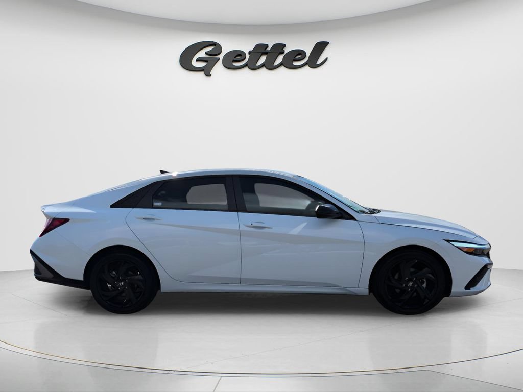Certified 2026 Hyundai Elantra Sport FWD image 4