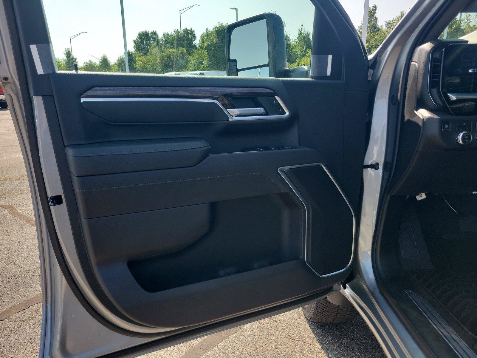 New 2026 GMC Sierra 2500 SLE w/ SLE Value Package; AWD/4WD image 18